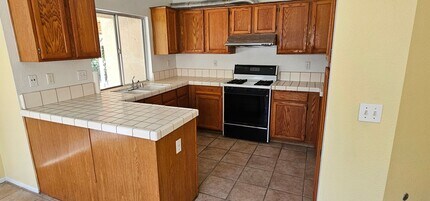 5021 Misty Breaks Dr in Bakersfield, CA - Building Photo - Building Photo