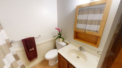 608 1/2 Acker Place NE in Washington, DC - Foto de edificio - Building Photo