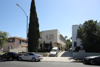 4952 Rosewood Ave in Los Angeles, CA - Building Photo - Building Photo