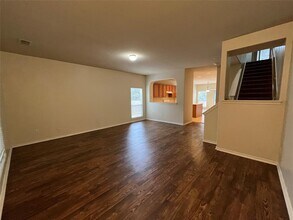 2121 Wayward Sun Dr in Austin, TX - Building Photo - Building Photo
