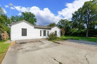 2523 S Broadway St in La Porte, TX - Building Photo