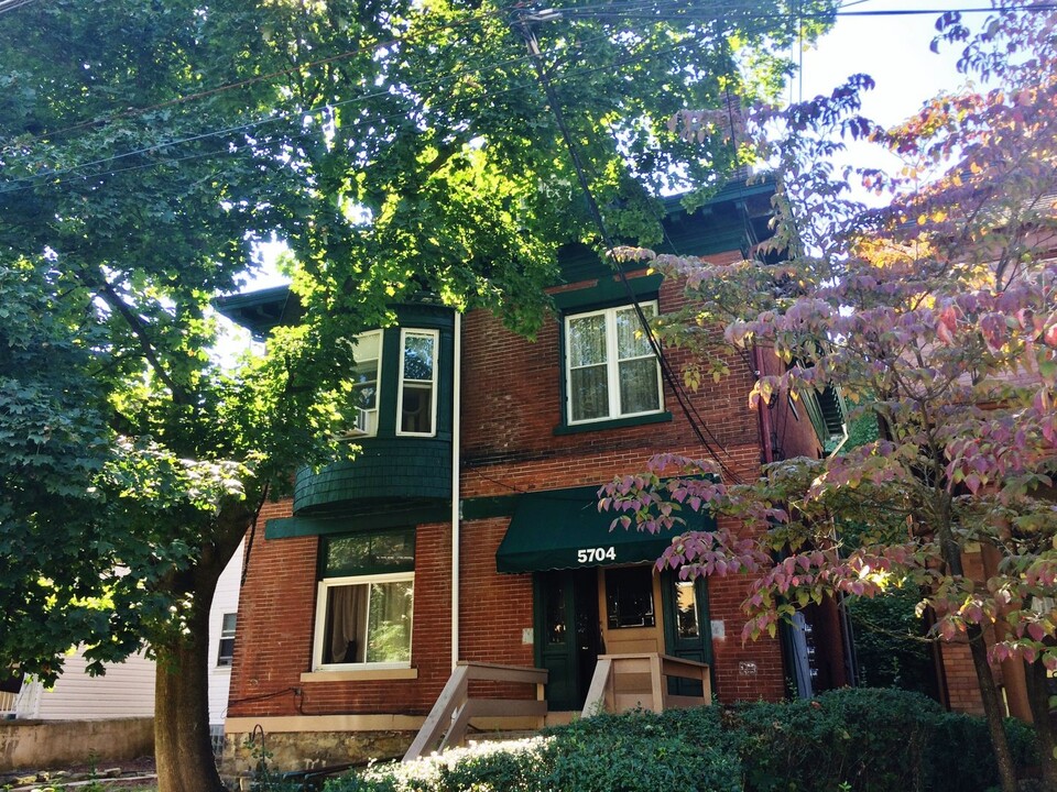 5704 Wellesley Ave in Pittsburgh, PA - Building Photo