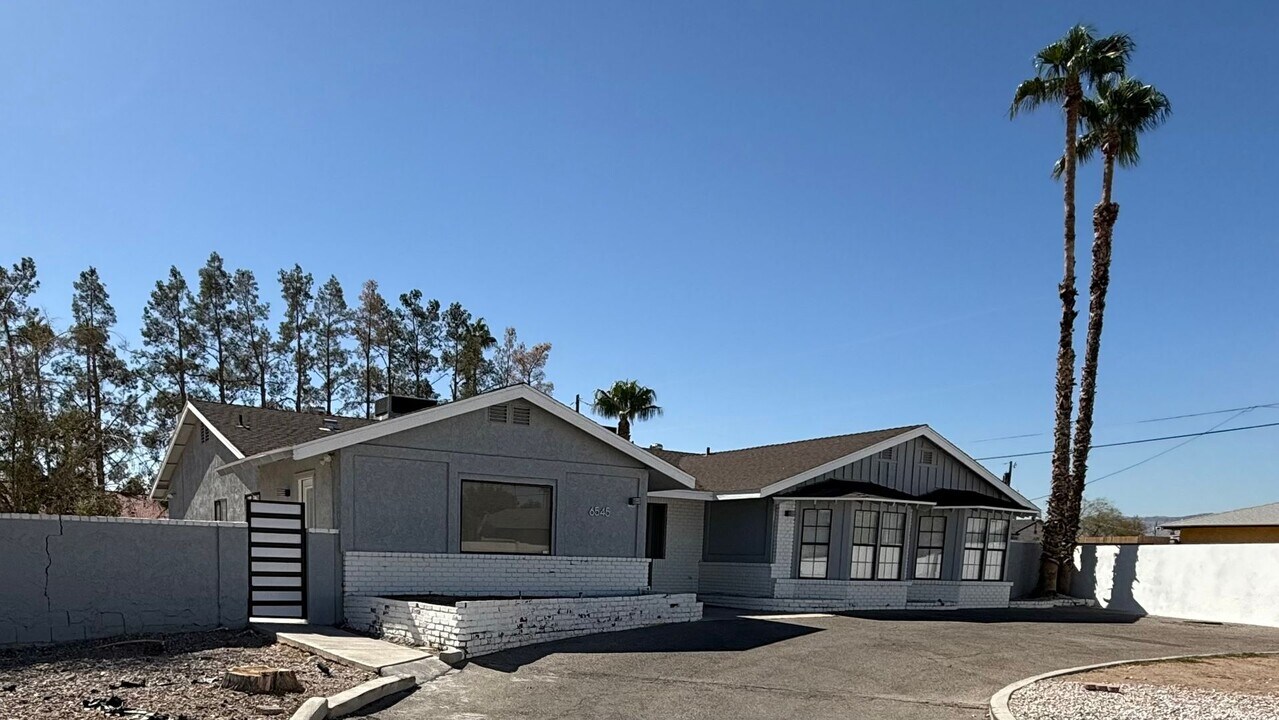 6545 Palmyra Ave in Las Vegas, NV - Building Photo