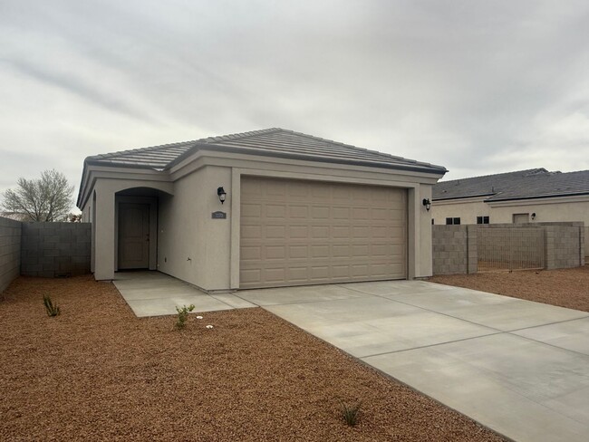 3270 E Farm Crst Ave in Kingman, AZ - Building Photo - Building Photo