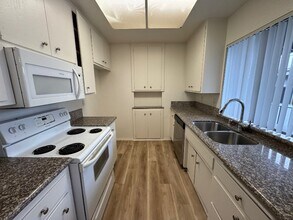 2603 Harriman Ln, Unit 4 in Redondo Beach, CA - Building Photo - Building Photo
