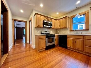 32-34-34 Crescent Hill Ave in Arlington, MA - Building Photo - Building Photo