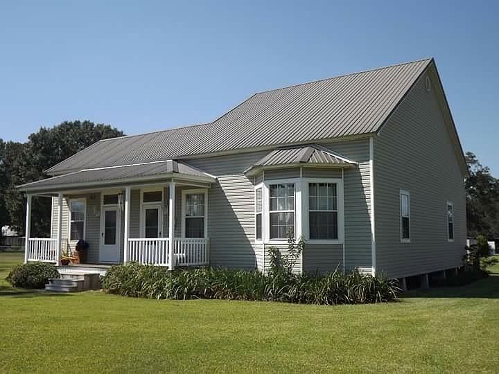 110 Refinery St in Breaux Bridge, LA - Building Photo