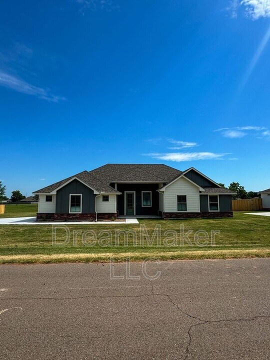 790 Flowers Dr in Goldsby, OK - Building Photo