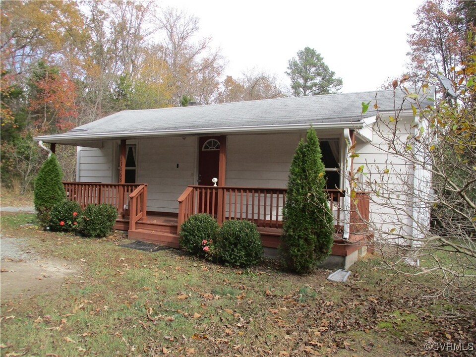 13068 Cedar Ln in Ashland, VA - Building Photo