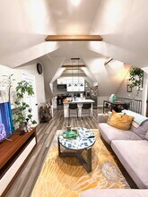 2115 W Barry Ave in Chicago, IL - Building Photo - Building Photo