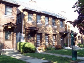 608 Elmwood Ave, Unit 207-C in Buffalo, NY - Foto de edificio - Building Photo