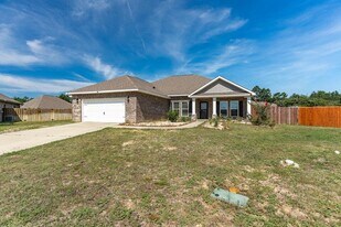 303 Merlin Ct in Crestview, FL - Building Photo