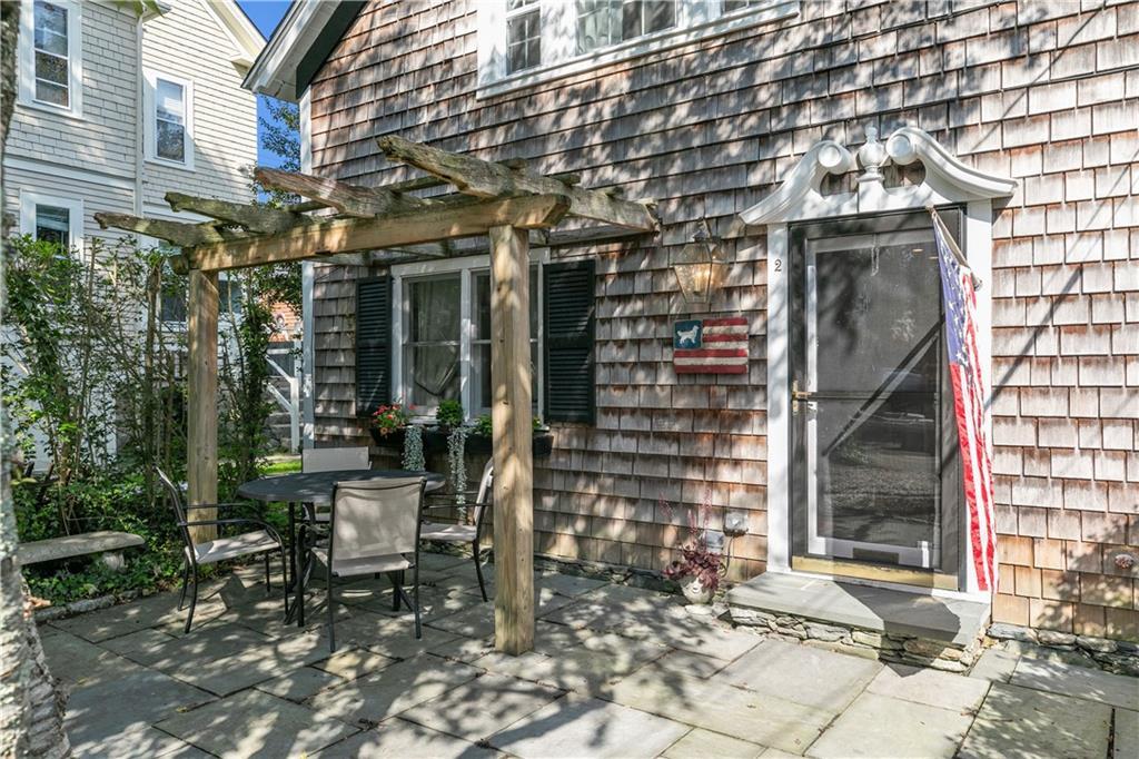 2 Lasalle Pl in Newport, RI - Building Photo