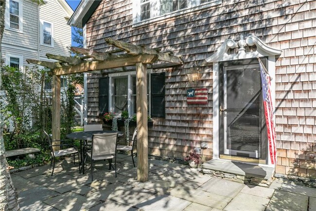 property at 2 Lasalle Pl
