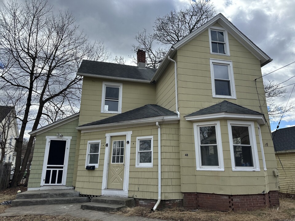 48 Bissell St in Manchester, CT - Building Photo