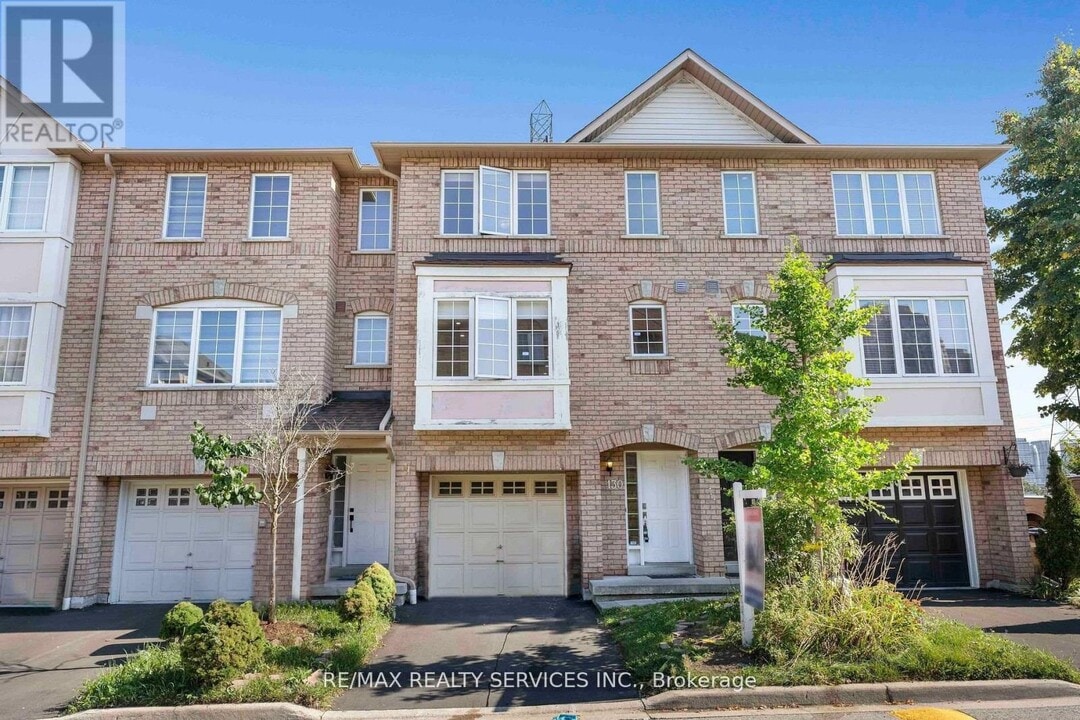 80 Acorn Pl in Mississauga, ON - Building Photo