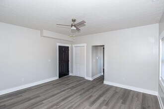 5143 Washington St in Indianapolis, IN - Building Photo - Building Photo