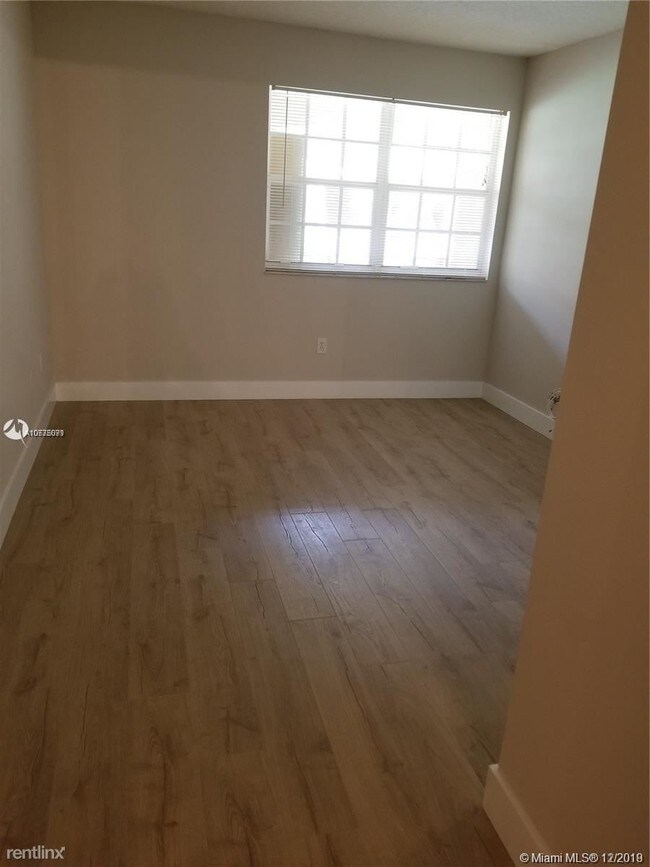 215 SW 117th Terrace in Pembroke Pines, FL - Building Photo - Building Photo