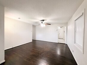 1511 Avenue E in Danbury, TX - Building Photo - Building Photo