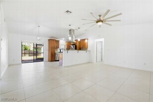 18554 Zinnia Rd in Ft. Myers, FL - Building Photo