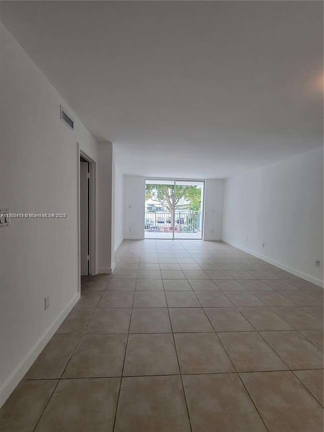 680 NE 64th St in Miami, FL - Building Photo - Building Photo