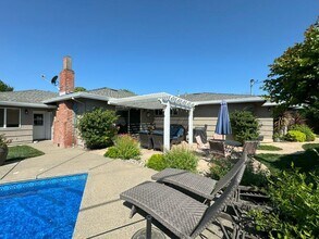 1617 Carnellan Ct in Woodland, CA - Building Photo - Building Photo