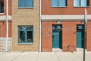 24 W Poplar Ave in Columbus, OH - Building Photo