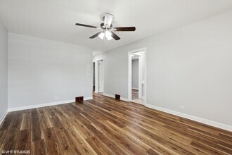 5821 N California Ave in Chicago, IL - Building Photo - Building Photo