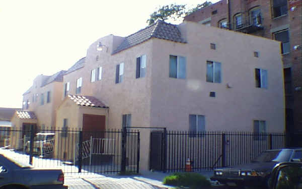 1019 N Serrano Ave in Los Angeles, CA - Building Photo - Building Photo