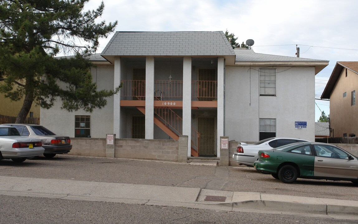 10900 Towner in Albuquerque, NM - Building Photo