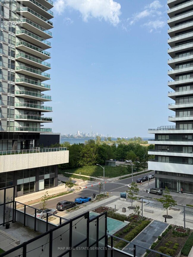 30 Shore Breeze Dr in Toronto, ON - Building Photo - Building Photo