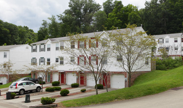 Valley View Townhomes in Greensburg, PA - Foto de edificio - Building Photo