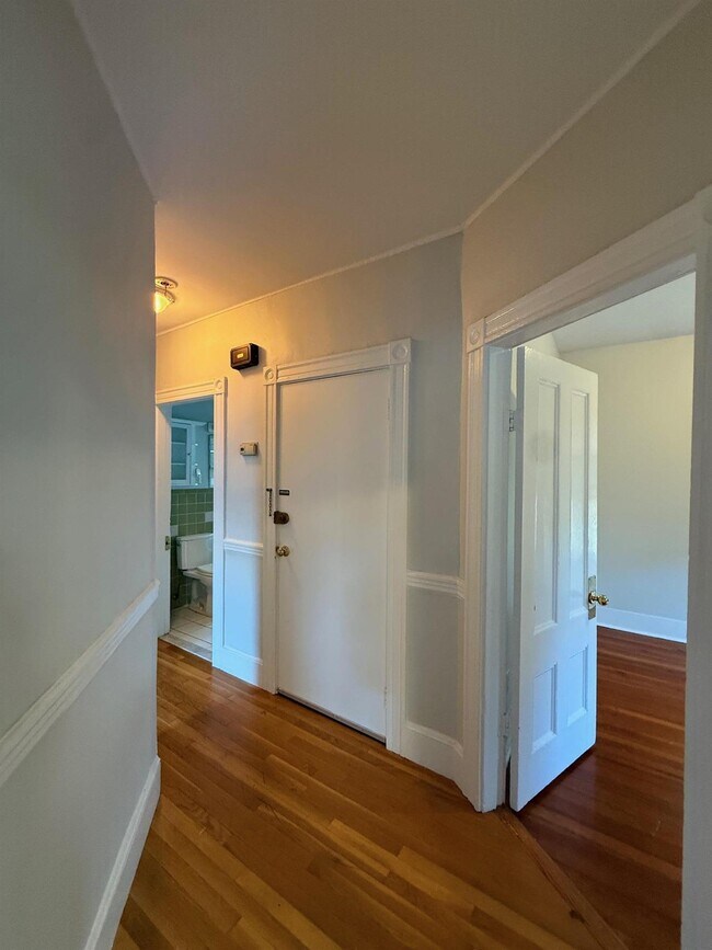 69 Raymond Ave, Unit 1R in Somerville, MA - Foto de edificio - Building Photo