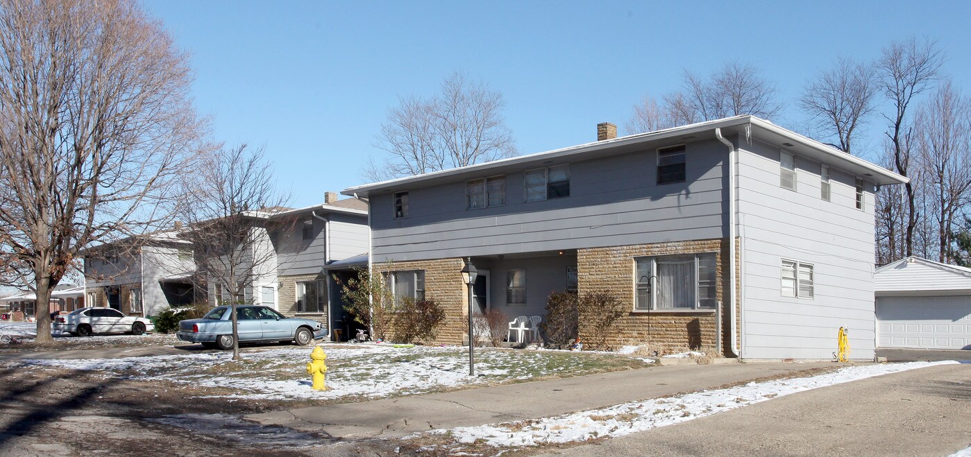 843-849 Riverside Dr in Greenwood, IN - Building Photo