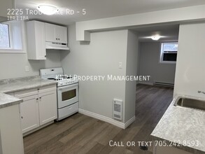 2225 Trout Lake Rd in North Bay, ON - Building Photo - Building Photo