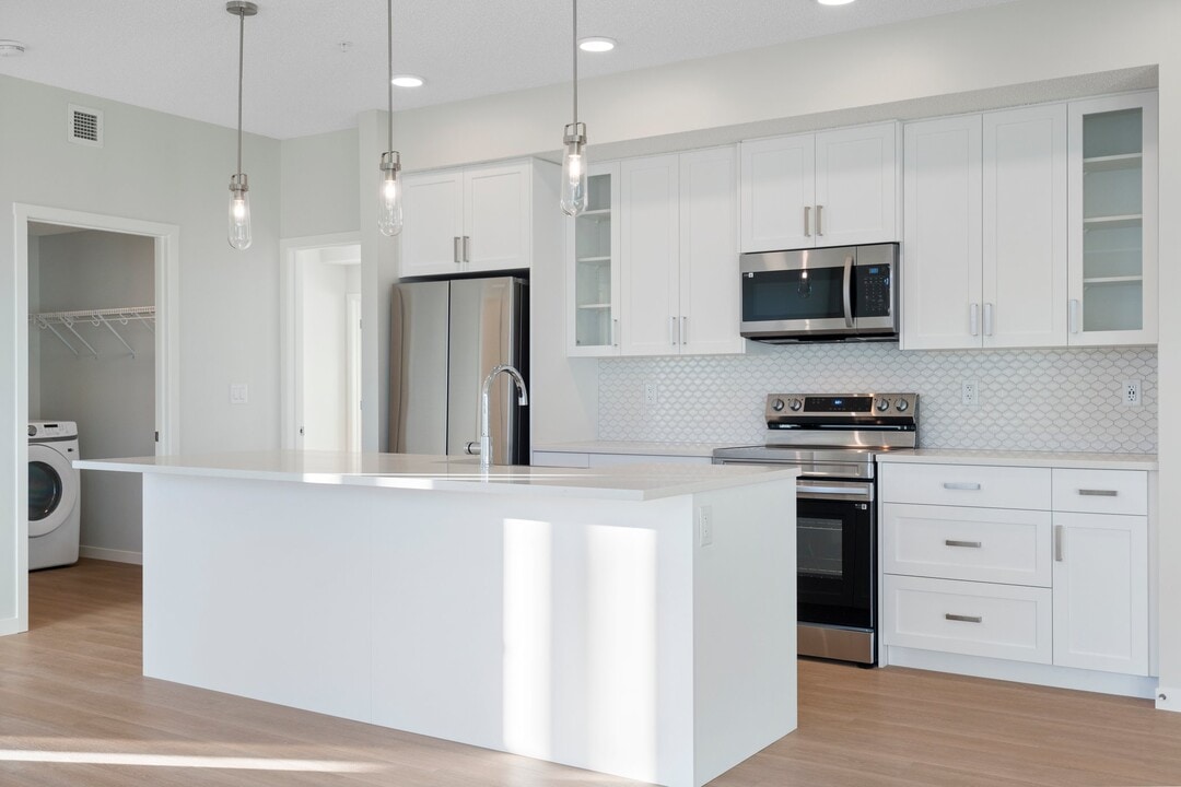 33 Carringham Gate NW in Calgary, AB - Building Photo