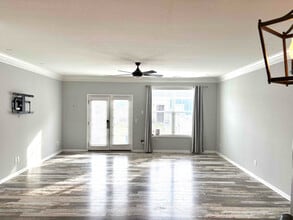 923 E Ocean View Ave in Norfolk, VA - Building Photo - Building Photo