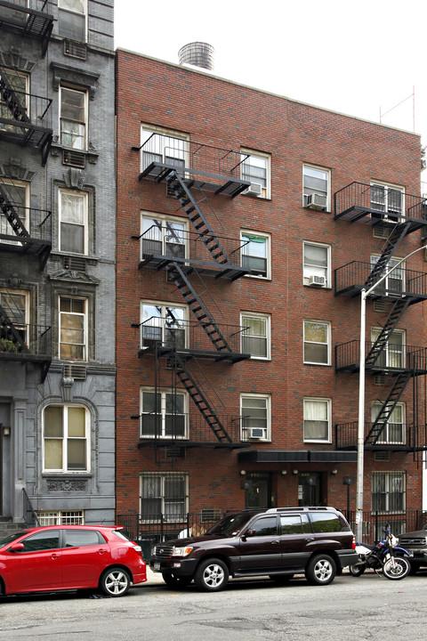 333 E 33rd St in New York, NY - Building Photo