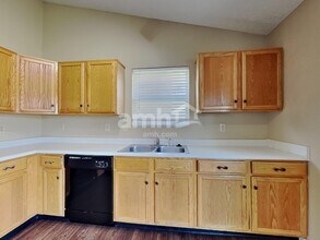 6104 Lake Freeman Dr in Indianapolis, IN - Foto de edificio - Building Photo