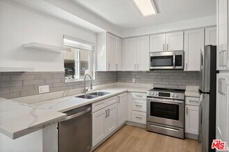 1208 California Ave in Santa Monica, CA - Building Photo - Building Photo