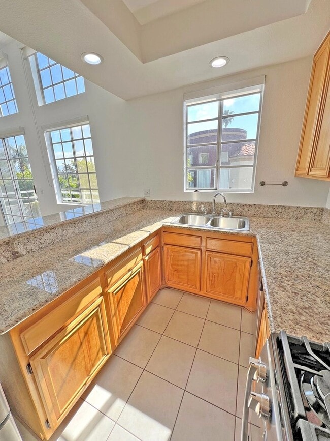 15507 Moorpark St, Unit 307 in Los Angeles, CA - Building Photo - Building Photo