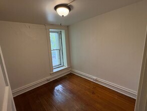 228 E Bloomington St in Iowa City, IA - Building Photo - Building Photo