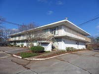 Former Boutique Hotel In Great Location in Starkville, MS - Building Photo - Building Photo