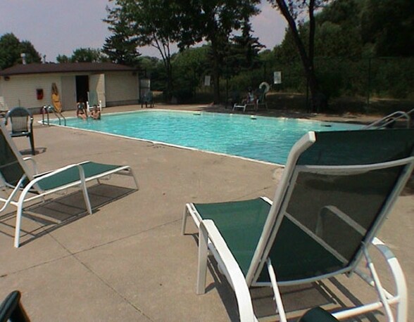Applewood on the Park in Mississauga, ON - Building Photo