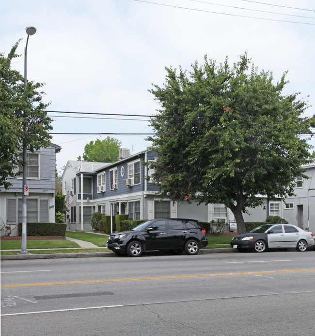 5325 Whitsett Ave in North Hollywood, CA - Building Photo - Building Photo