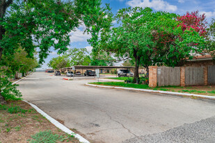Crest View Apartments in Poteet, TX - Building Photo