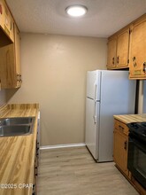 2428 Johnson Dr in Lynn Haven, FL - Foto de edificio - Building Photo