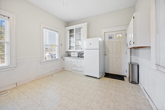 249 Maple Ave in Cheshire, CT - Building Photo - Building Photo
