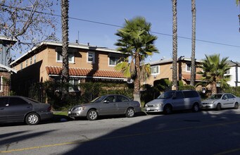 6915-6919 Fulton Ave in North Hollywood, CA - Building Photo - Building Photo