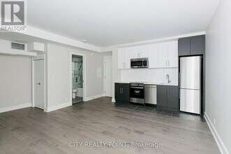 11-711 Walmer Rd in Toronto, ON - Building Photo - Building Photo